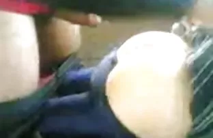 XXX ஸ்ட்ரிப்டீஸுடன் ரஷ்ய பதின்ம வயதினரை அகற்றவும்