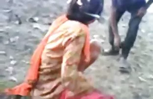 XXX கண்மூடித்தனமாக அவளை சிறந்த நண்பருக்குக் கொடுத்தார்