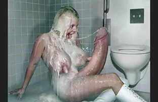 XXX சிவப்பு ஹேர்டு பெண்ணுடன் வீட்டில் குத