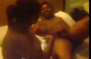 XXX மூன்று இளம் ஆசியர்களுடன் கேங்பாங்