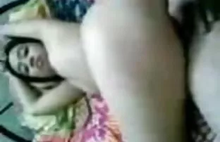 XXX மருமகன் தனது இளம் அத்தை குளியலறையில் செருகினார்