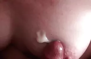 XXX குடிபோதையில் குஞ்சுகள் கேரேஜில் தோழர்களிடம் சரணடைந்தன