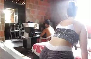 XXX குத குடித்த சிறிய சகோதரி