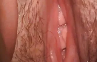 XXX இளம் வயதினரின் ஆபாச நடிப்பில் அவள் தன்னை வெளிப்படுத்தினாள்