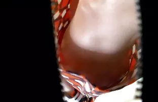 XXX ஒரு பெரிய டிக் முன் கால்கள் விரிக்கவும்