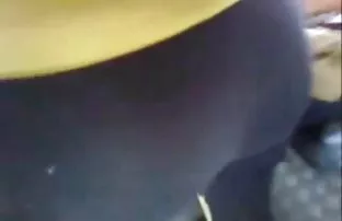 XXX மனிதன் தனியா மற்றும் பீர் நேசிக்கிறான்