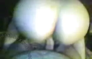 XXX தாய் டீன் விரும்பியபடி ஆண்குறி மீது துப்பவும்