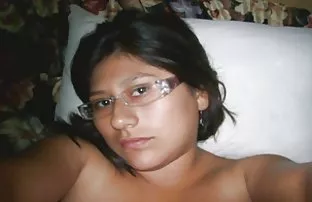 XXX வெப்கேமில் ஆன்லைன் ஆபாசத்தில் அழகான கழுதை