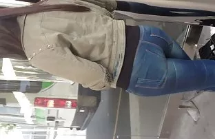 XXX மகள் தன் மாற்றாந்தாயை காதலனுடன் பிடித்தாள்