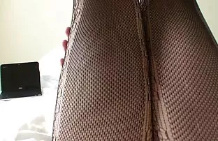 XXX கூச்ச சுபாவமுள்ள இளைஞன் செக்ஸ் சுவைக்கிறான்