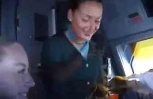 XXX ஒரு அழகான செல்ஃபி எடுக்க குதத்தில் சிக்கியது